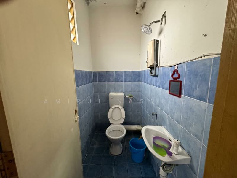 Pangsapuri untuk Disewa di Mentari Court - Amirul Nasyriq - Bathroom - PropertyGuru.com.my