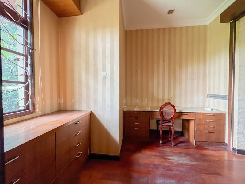 Bungalow House for Sale in Putrajaya (Putrajaya) - Ahmad Fikri Amer Hamzah - Study - PropertyGuru.com.my