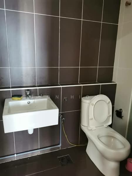 Servis Apartment untuk Disewa di The Garden Residences - Anson Hiong - Bathroom - PropertyGuru.com.my