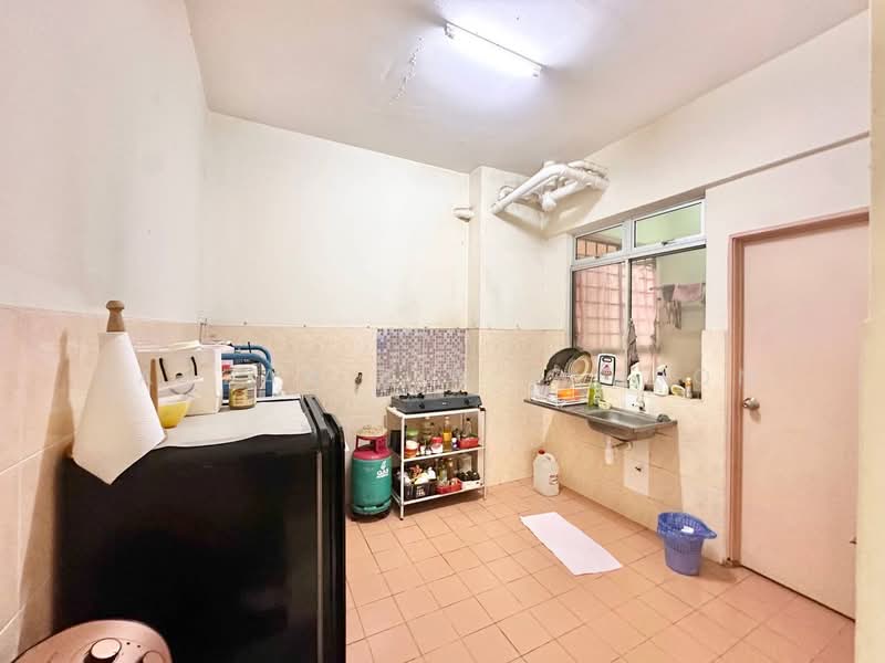 Apartment for Sale at Taman LTAT - Fauzan bin Sahrom - Kitchen - PropertyGuru.com.my