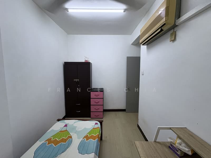 Kondominium untuk Dijual di Vista Komanwel B - Frances Chia - Bedroom - PropertyGuru.com.my