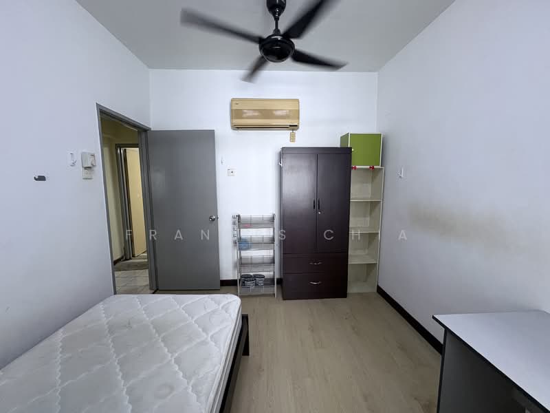 Kondominium untuk Dijual di Vista Komanwel B - Frances Chia - Bedroom - PropertyGuru.com.my