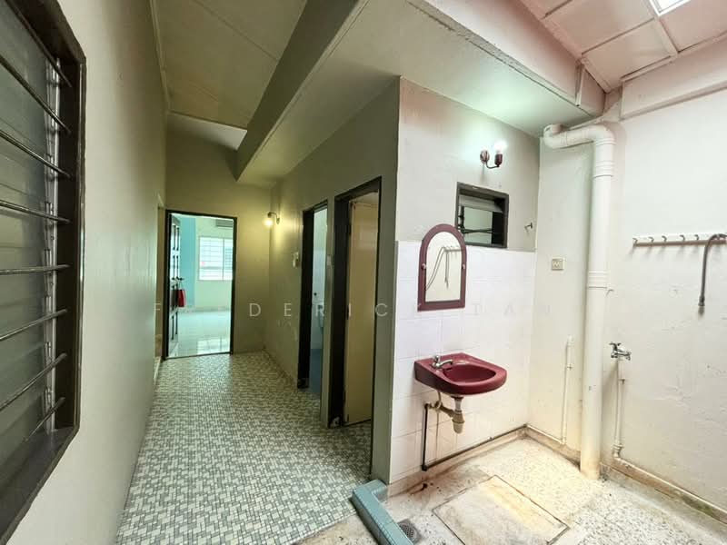Rumah Teres 1 Tingkat untuk Disewa di Taman Kepong (Kepong) - Frederick Tan - Corridor - PropertyGuru.com.my