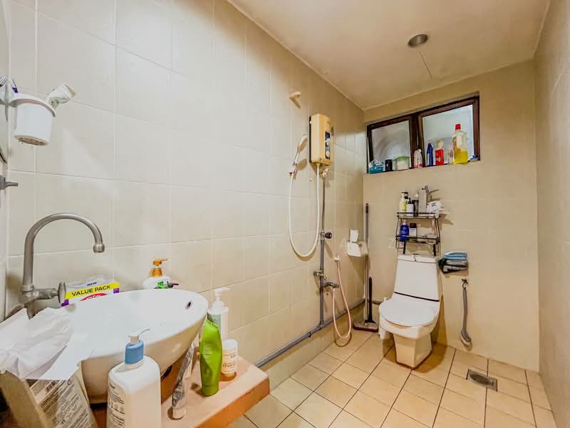 Condominium for Sale at Vista Komanwel A - Amzar Faiz - Bathroom - PropertyGuru.com.my