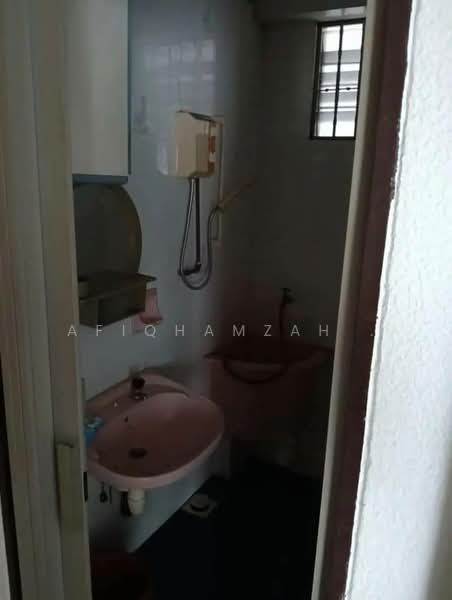 Apartment for Rent at Desa Rahmat (Graceland Villa) - AfiqHamzah . - Bathroom - PropertyGuru.com.my