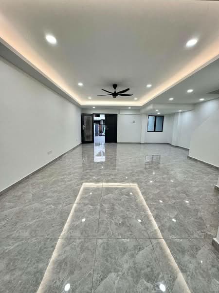 2-storey Terraced House for Sale in Bandar Baru Permas Jaya (Permas Jaya) - May Lee - Living Room - PropertyGuru.com.my