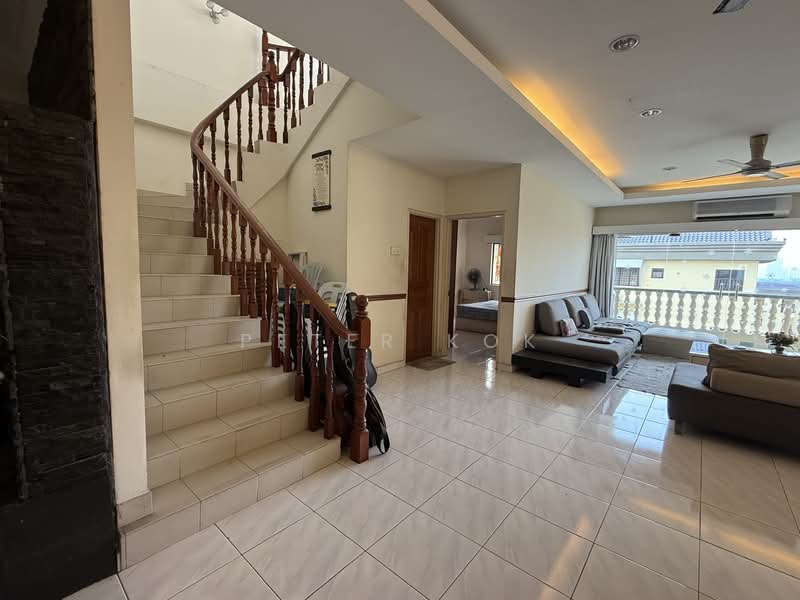 Kondominium untuk Dijual di Sri Manja Court - Peter Kok - Stairway to Level 2 - PropertyGuru.com.my