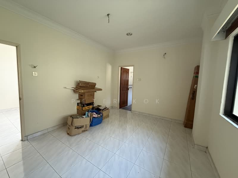 Kondominium untuk Dijual di Sri Manja Court - Peter Kok - Bedroom 3 @ level 2 - PropertyGuru.com.my