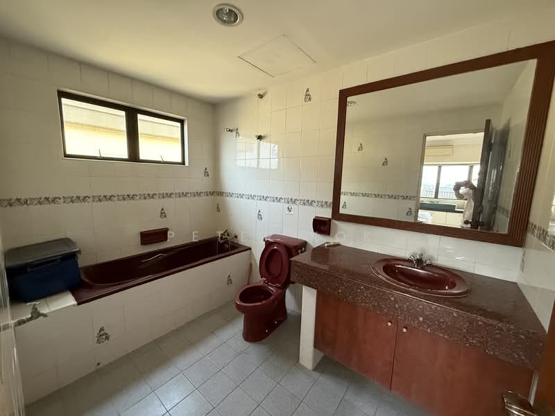 Kondominium untuk Dijual di Sri Manja Court - Peter Kok - Master bathroom - PropertyGuru.com.my