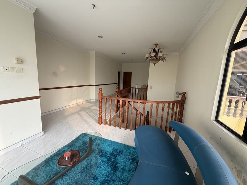 Kondominium untuk Dijual di Sri Manja Court - Peter Kok - Upstairs living area - PropertyGuru.com.my