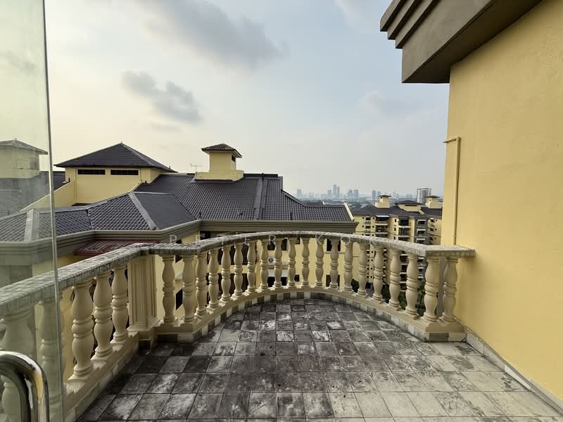Kondominium untuk Dijual di Sri Manja Court - Peter Kok - Living hall balcony - PropertyGuru.com.my