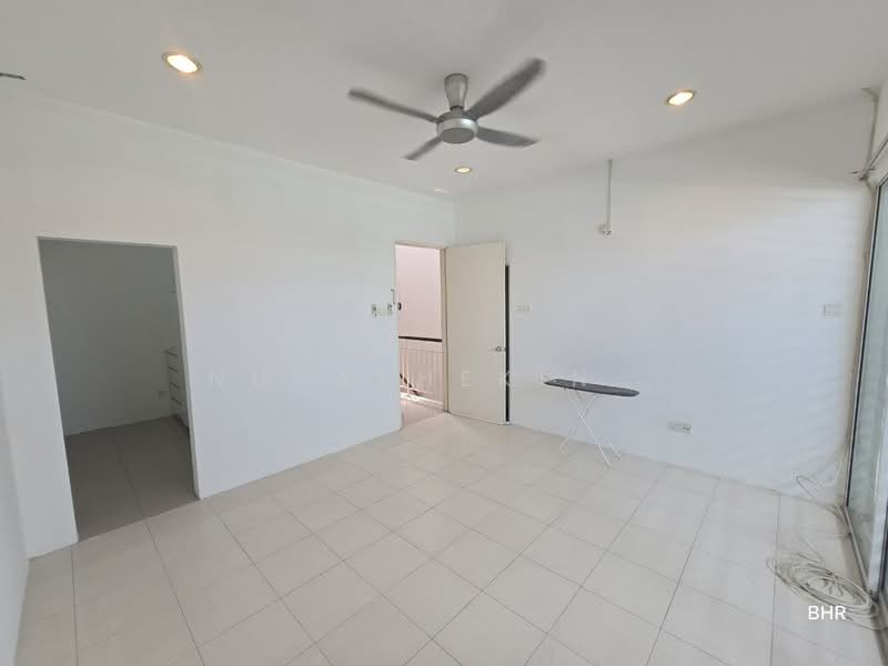 Rumah Teres 2.5 Tingkat untuk Dijual di Bandar Teknologi Kajang (Kajang) - Nurashekin . - Living Room - PropertyGuru.com.my