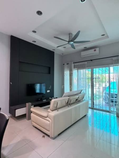 Rumah Teres 3 Tingkat untuk Dijual di Setia Pearl Island (Bayan Lepas) - S J Foo - Living Room - PropertyGuru.com.my