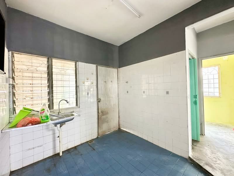 2-storey Terraced House for Sale in Saujana Utama (Selangor) - Mohd Hazlan bin Mohd Sopi - Kitchen - PropertyGuru.com.my