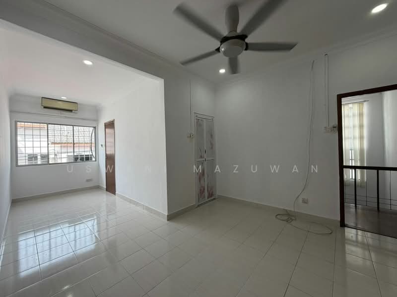 2-storey Terraced House for Sale in Taman Saujana Impian (Kajang) - Uswani Mazuwan - Living Room - PropertyGuru.com.my