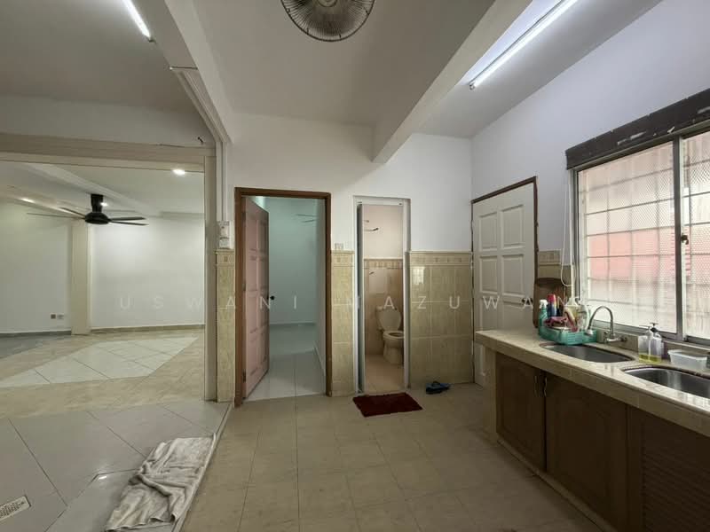 2-storey Terraced House for Sale in Taman Saujana Impian (Kajang) - Uswani Mazuwan - Kitchen - PropertyGuru.com.my