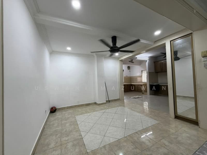2-storey Terraced House for Sale in Taman Saujana Impian (Kajang) - Uswani Mazuwan - Living Room - PropertyGuru.com.my