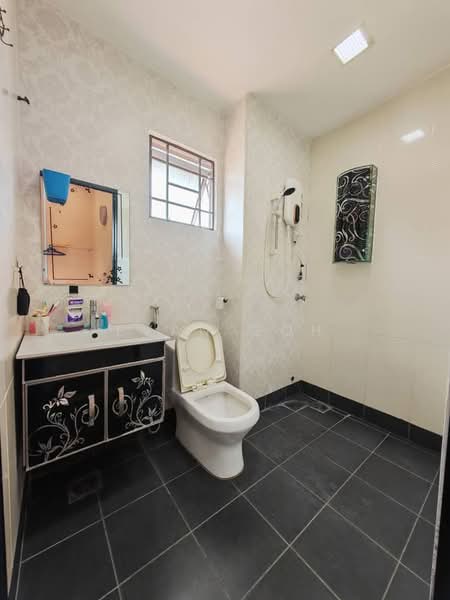 2-storey Terraced House for Sale in Taman Tasik Puchong (Puchong) - Evan Goh - Bathroom - PropertyGuru.com.my