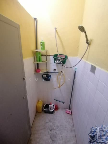 Rumah Teres 1 Tingkat untuk Dijual di Taman Merak Jaya (Simpang Ampat) - Roy Kuak - Bathroom - PropertyGuru.com.my