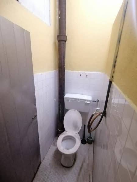 Rumah Teres 1 Tingkat untuk Dijual di Taman Merak Jaya (Simpang Ampat) - Roy Kuak - Bathroom - PropertyGuru.com.my