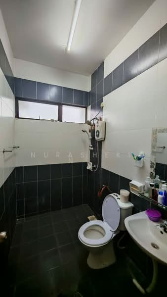Rumah Teres untuk Dijual di Kajang (Selangor) - Nurashekin . - Bathroom - PropertyGuru.com.my