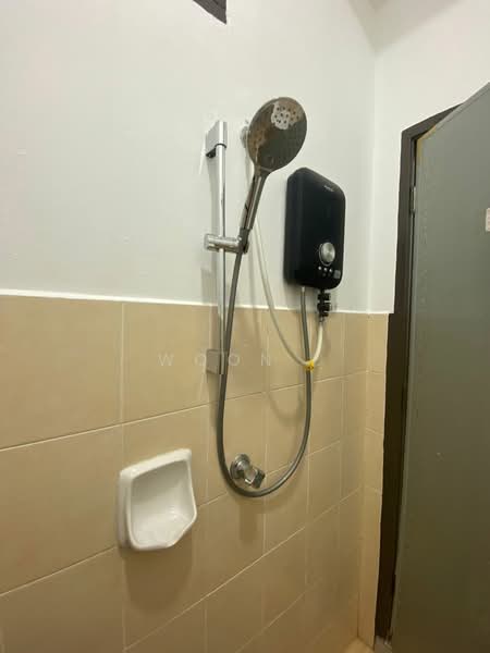 Flat for Sale at Taman Sri Bayan - Woon . - Bathroom - PropertyGuru.com.my