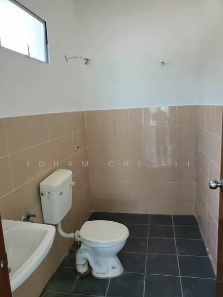 1.5-storey Terraced House for Sale in Taman Jack Bandar Baru Kuantan Putri (Kuantan) - Idham Che'Ali - Bathroom - PropertyGuru.com.my