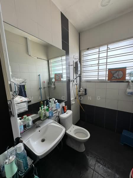 Rumah Teres 2 Tingkat untuk Dijual di Bandar Indahpura (Kulai) - May Chong - Bathroom - PropertyGuru.com.my