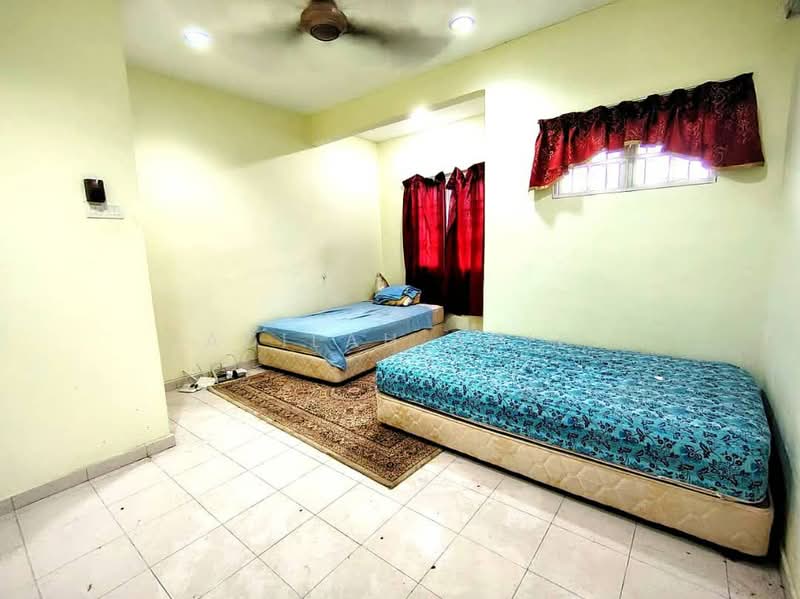 Rumah Teres 1.5 Tingkat untuk Dijual di Bandar Tun Hussein Onn (Cheras) - Adilah Adib - Bedroom - PropertyGuru.com.my