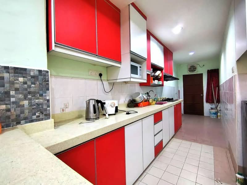 Rumah Teres 1.5 Tingkat untuk Dijual di Bandar Tun Hussein Onn (Cheras) - Adilah Adib - Kitchen - PropertyGuru.com.my