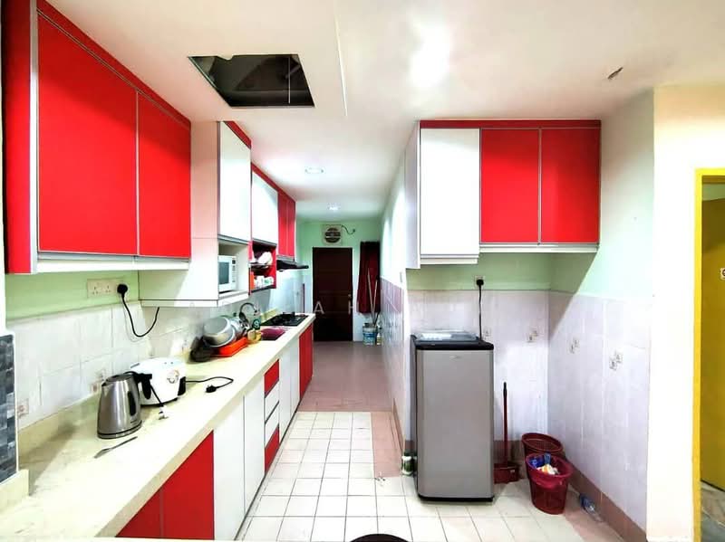 Rumah Teres 1.5 Tingkat untuk Dijual di Bandar Tun Hussein Onn (Cheras) - Adilah Adib - Kitchen - PropertyGuru.com.my