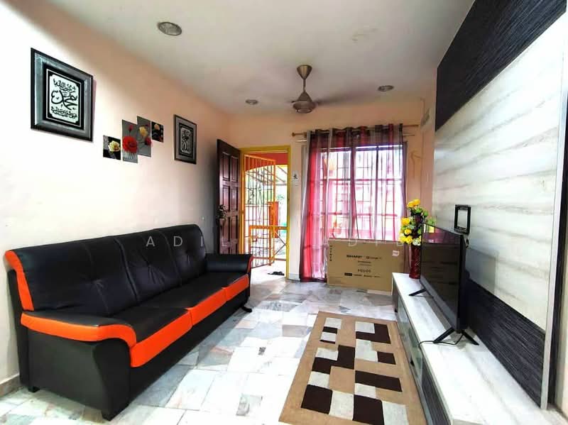 Rumah Teres 1.5 Tingkat untuk Dijual di Bandar Tun Hussein Onn (Cheras) - Adilah Adib - Living Room - PropertyGuru.com.my