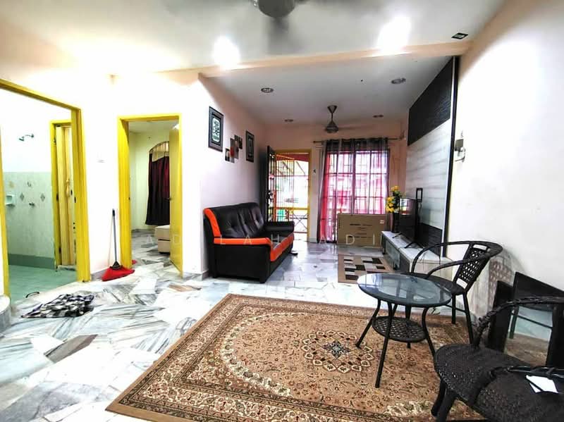 Rumah Teres 1.5 Tingkat untuk Dijual di Bandar Tun Hussein Onn (Cheras) - Adilah Adib - Living Room - PropertyGuru.com.my