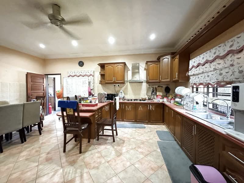 Bungalow for Sale in Kampung Tunku (Petaling Jaya) - Muhammad Iqmal Rahiman - Kitchen - PropertyGuru.com.my