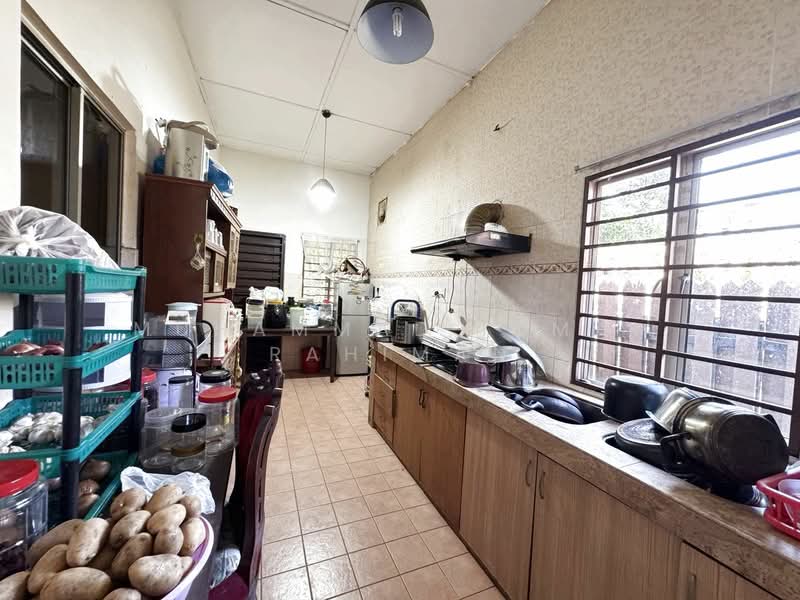 Bungalow for Sale in Kampung Tunku (Petaling Jaya) - Muhammad Iqmal Rahiman - Kitchen - PropertyGuru.com.my