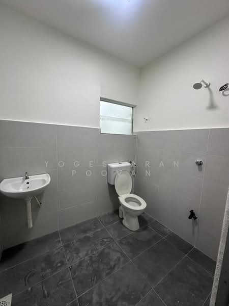 1-storey Terraced House for Rent in Taman Klang Jaya (Klang) - Yogesvaran Poovan - Bathroom - PropertyGuru.com.my