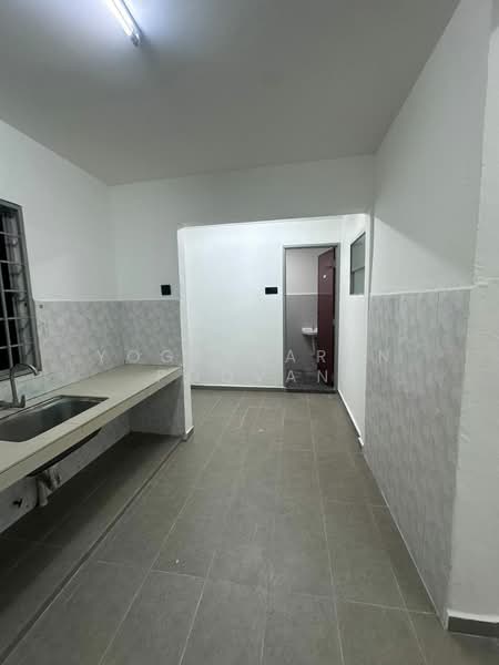 1-storey Terraced House for Rent in Taman Klang Jaya (Klang) - Yogesvaran Poovan - Kitchen - PropertyGuru.com.my