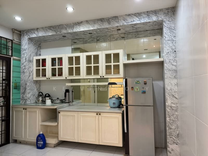 2.5-storey Terraced House for Sale in Taman Impian Emas (Skudai) - Kelvin Koay - Kitchen - PropertyGuru.com.my