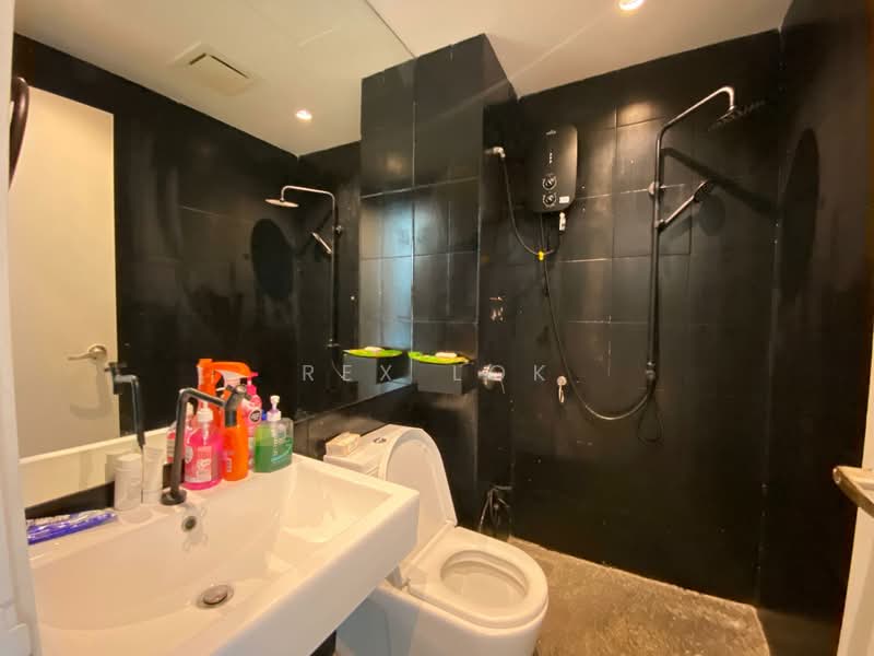 Servis Apartment untuk Disewa di Centrestage Designer Suite - Rex Lok - Bathroom - PropertyGuru.com.my