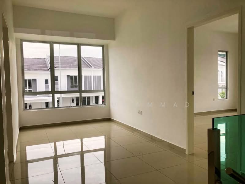 Rumah Teres 2 Tingkat untuk Dijual di Taman Tiara Sendayan (Bandar Sri Sendayan) - Ismi Muhammad - Living Room - PropertyGuru.com.my