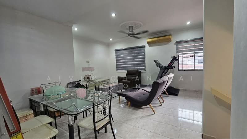 Rumah Bandar untuk Dijual di Taman Bukit Cheng (Cheng) - Alvin Chan Kai Boon - Living Room - PropertyGuru.com.my