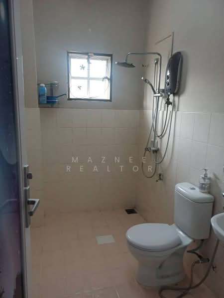Semi-Detached House for Rent in Bandar Bukit Mahkota (Bangi) - Maznee Realtor - Bathroom - PropertyGuru.com.my