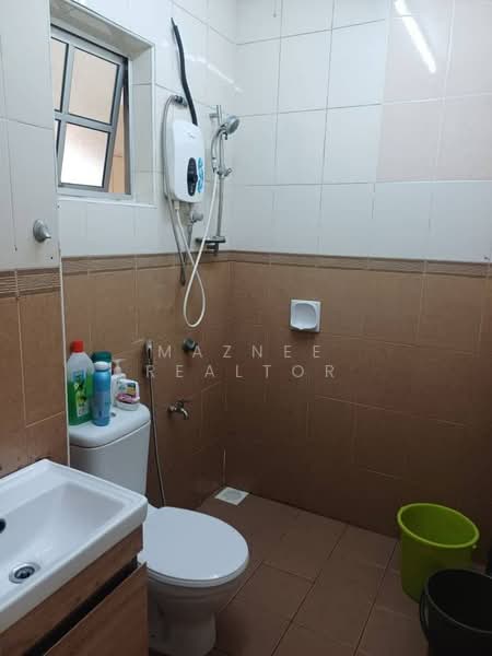 Semi-Detached House for Rent in Bandar Bukit Mahkota (Bangi) - Maznee Realtor - Bathroom - PropertyGuru.com.my