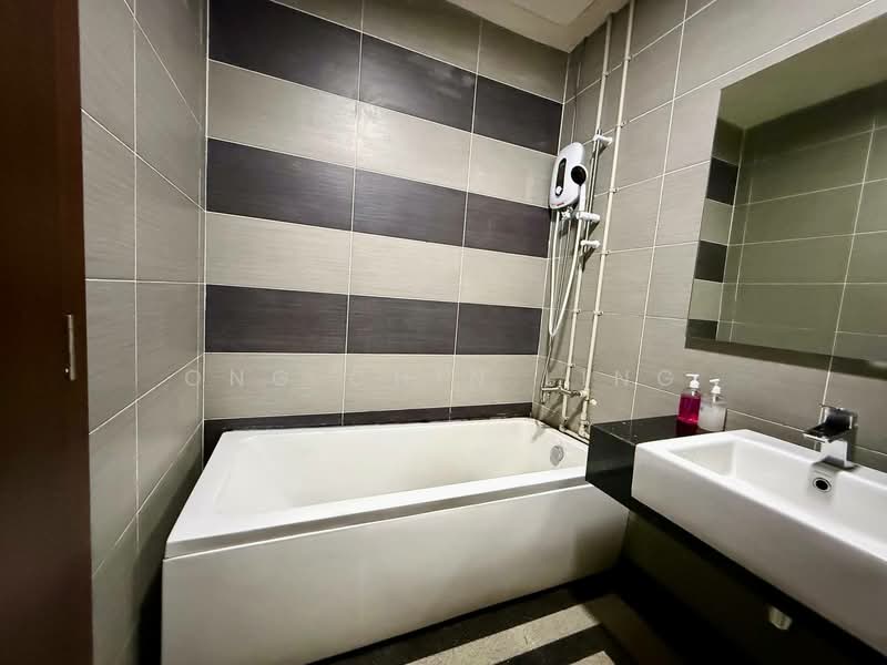 Condominium for Sale at KSL D'Esplanade Residence - Ong Chin Ling - Bathroom - PropertyGuru.com.my