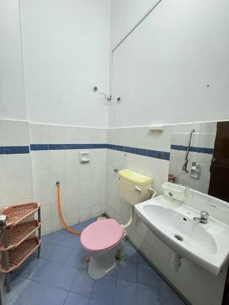 1-storey Terraced House for Sale in Taman Setia Indah (Tebrau) - Ee Fong Toh - Bathroom - PropertyGuru.com.my