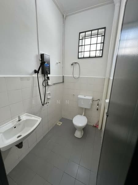 1-storey Terraced House for Sale in Pekan Nenas (Johor) - Elynn Lam - Bathroom - PropertyGuru.com.my