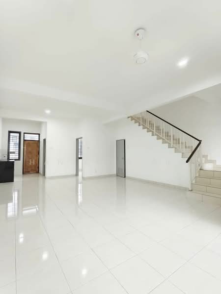 2-storey Terraced House for Sale in Taman Austin Duta (Tebrau) - Han Yong Ang - Living Room - PropertyGuru.com.my
