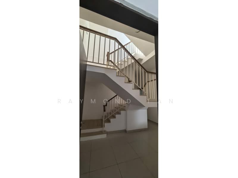 Rumah Teres 4 Tingkat untuk Disewa di Damansara Perdana (Selangor) - Raymond Tan - Entrance - PropertyGuru.com.my