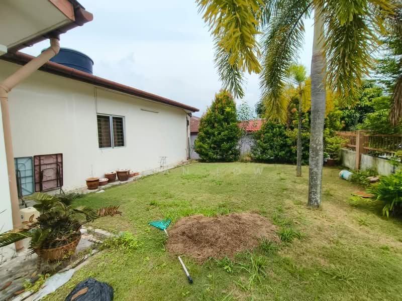 Rumah Teres 2 Tingkat untuk Dijual di Taman Pelangi Semenyih (Semenyih) - Ryan Low - Garden - PropertyGuru.com.my