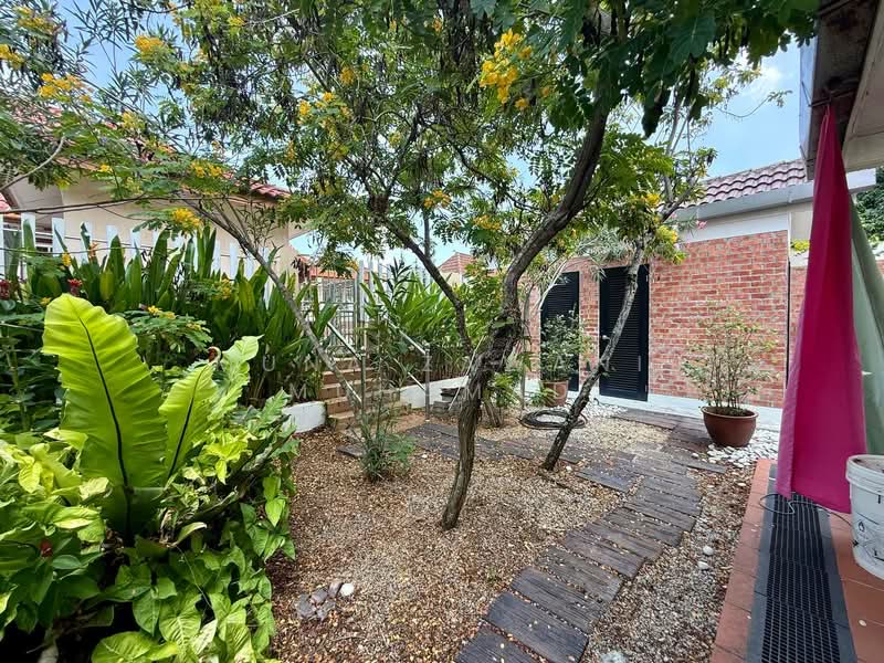 Bungalow for Sale in Port Dickson (Negeri Sembilan) - Muna Zawani Muhamad - Garden - PropertyGuru.com.my